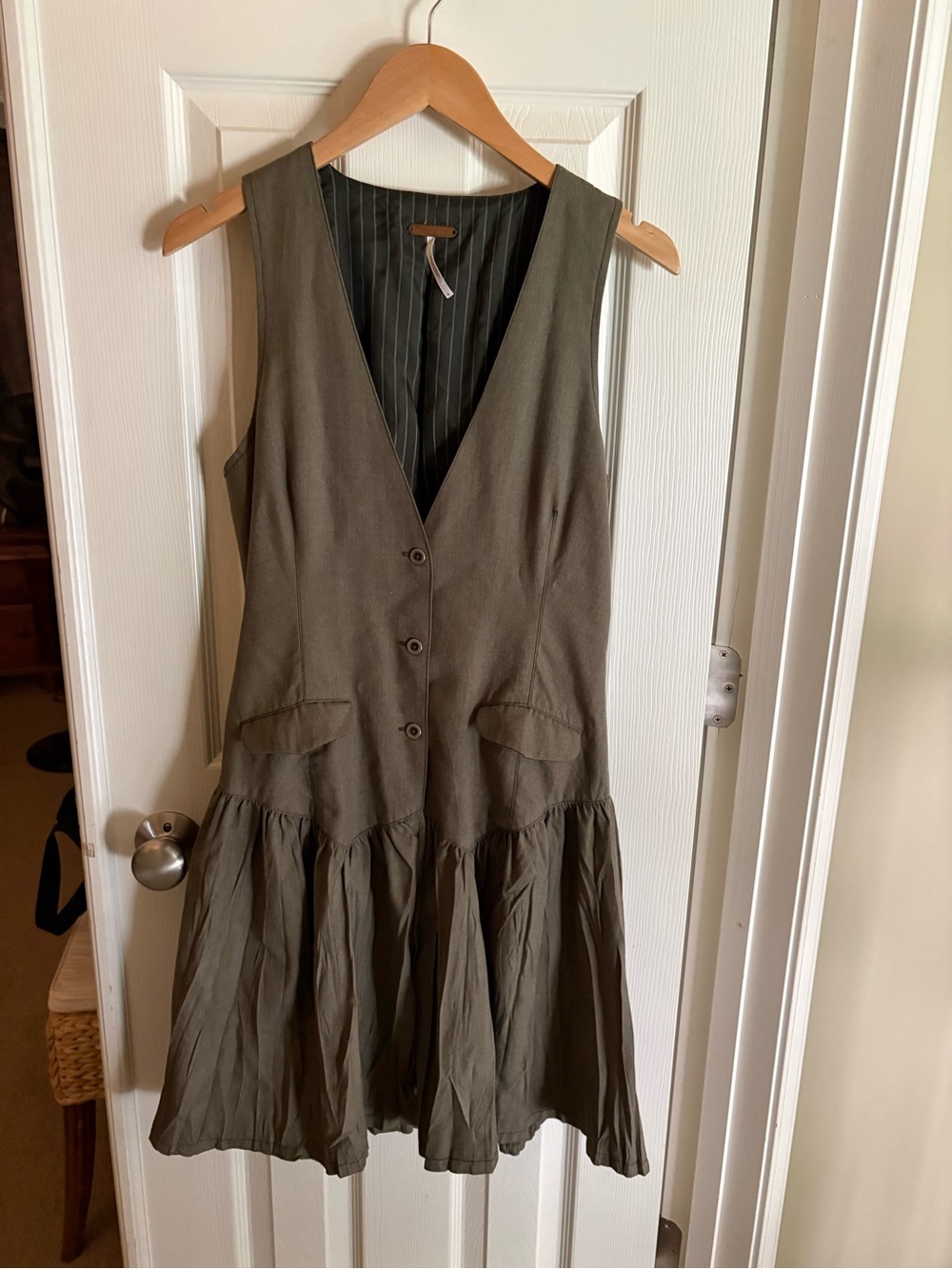 Free People Olive Sleeveless V-Neck Vest drop waist Button Dress size 6